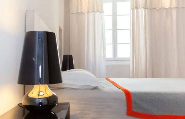duplex haut de gamme sur le vieux port piéton et cœur de la vie diurne et nocturne de BASTIA