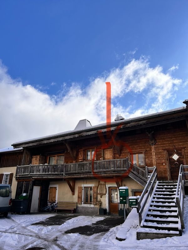 GRAND DUPLEX, dans Ferme Rénovée à Araches le Frasse (74). à 1000m d'altitude. Uniquement en été.