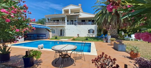 Panoramic Olivars Donnant sur jardin et piscine, un charmant appartement de 3 chambres dans maison