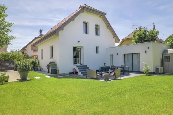 Maison avec 4 chambres et un jardin aux portes de Genève, proche lac et à 30 minutes du mont Salève.