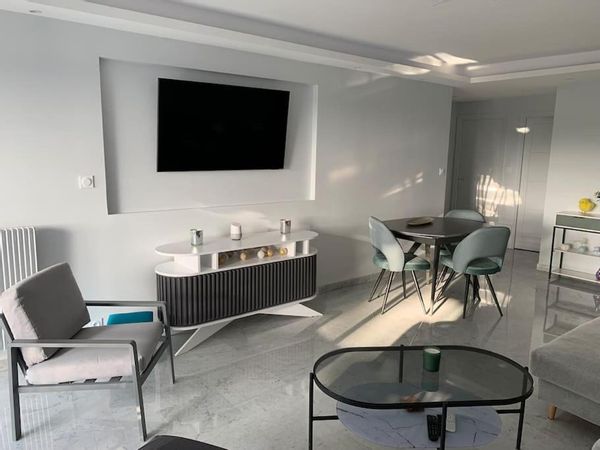 Bel appartement dans une résidence avec piscine, à proximité des plages de Golfe-Juan