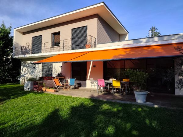 Maison dans un écrin de verdure à 20 min de Lyon avec cheminée, jeu pour enfant et grand jardin