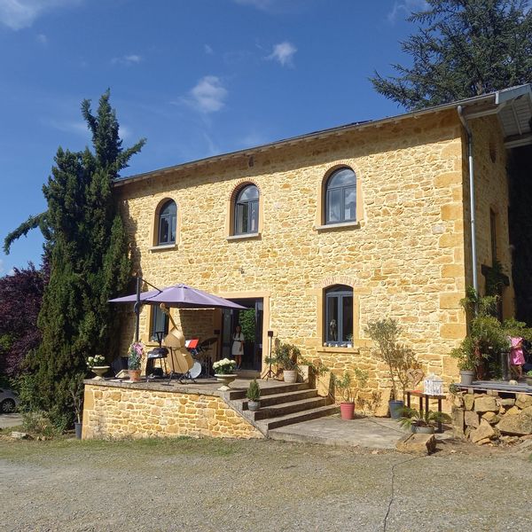 Demeure en Pierres Dorées d'Olivier
