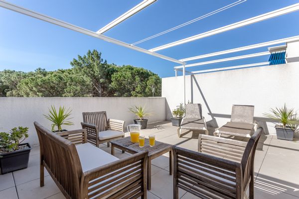 Appartement récent dans petite résidence avec piscine, à 250m de la plage!