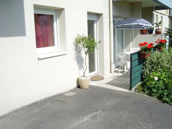 Appartement 2* très confortable rez de jardin, avec terrasse,2 personnes, plages, restos, GR34 à 50m