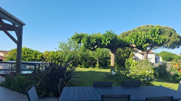 Maison de bord de mer avec piscine et grand jardin (nos amis les chiens ne sont pas bienvenus)