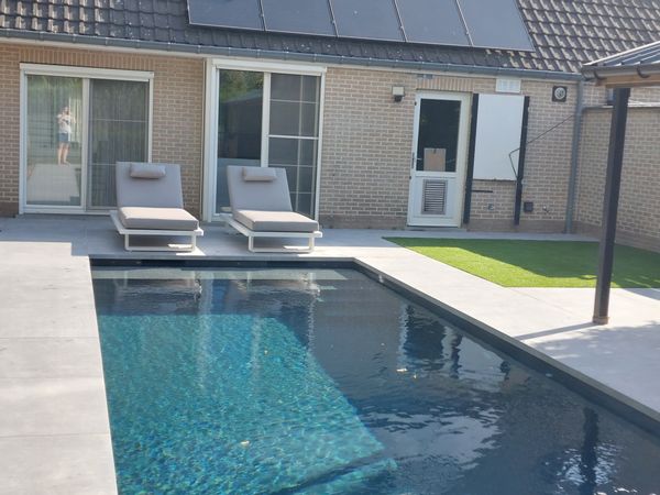 Maison familiale tranquille avec piscine chauffée.