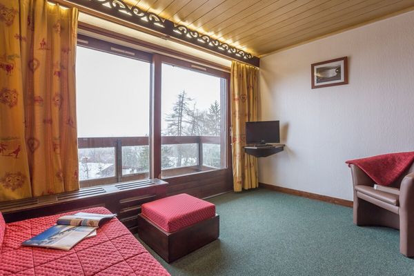 Appartement 6 couchages en résidence de services avec piscine à 5 min des pistes