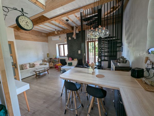 Maison savoyarde entre montagnes et lacs, grande terrasse – 6 pers.