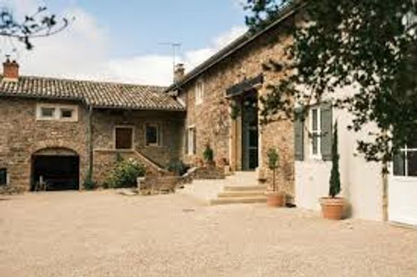Le pavillon des Capitans - Ancienne exploitation viticole au coeur de la Bourgogne du soleil