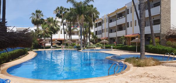 Appartement spacieux et bien meublé, en résidence privée avec piscine, à 5 minutes de la plage