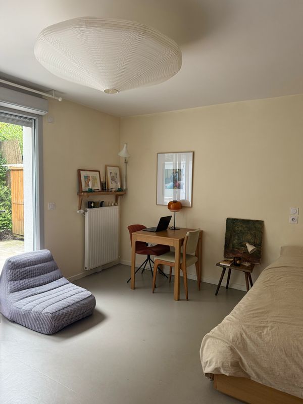 Charmant studio moderne avec jardin proche de Paris.