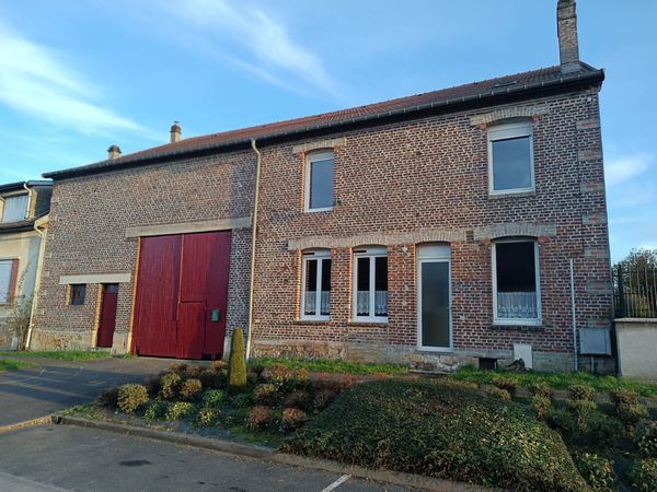 La maison de Charlotte est une maison de famille de puis des générations, au calme, on y est bien !