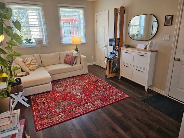 La maison de Véronique est un petit appartement cozy et fonctionnel.