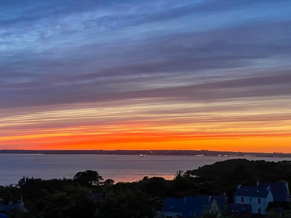 Modern, bright home with sea view, 200 m from Brest bay — calm & stylish stay.
