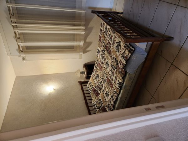 La chambre privée de Lola, chambre calme pas loin de la mer dans un appartement ancien mais cosy !!!
