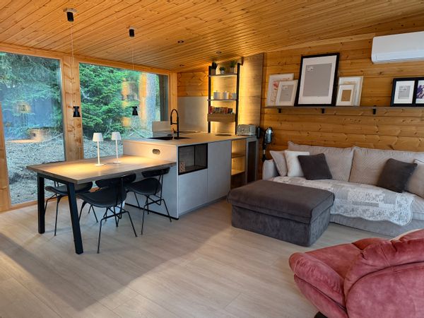 Maison en bois massif avec sauna – nature, confort & design (Chambon-sur-Lignon, France)