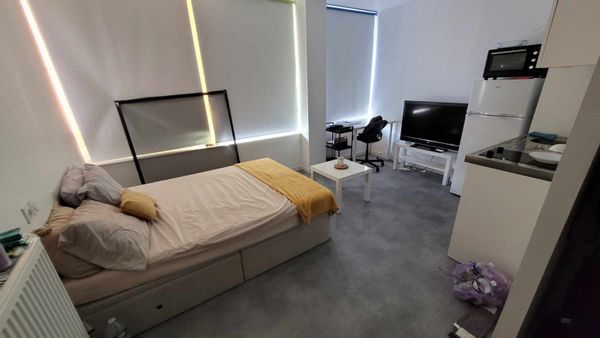 Clean & calm studio