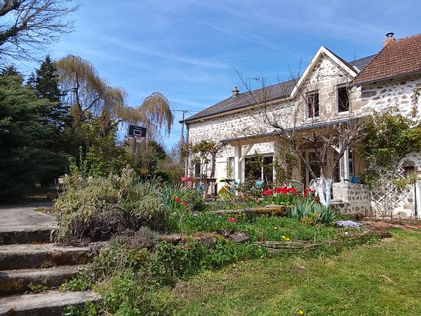 Maison en pierres aux portes des monts de Guéret