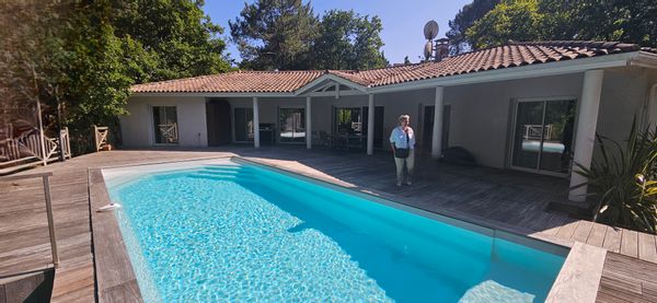 Magnifique maison privée avec piscine, située au sein du Golf, à 2 pas du lac de Biscarrosse