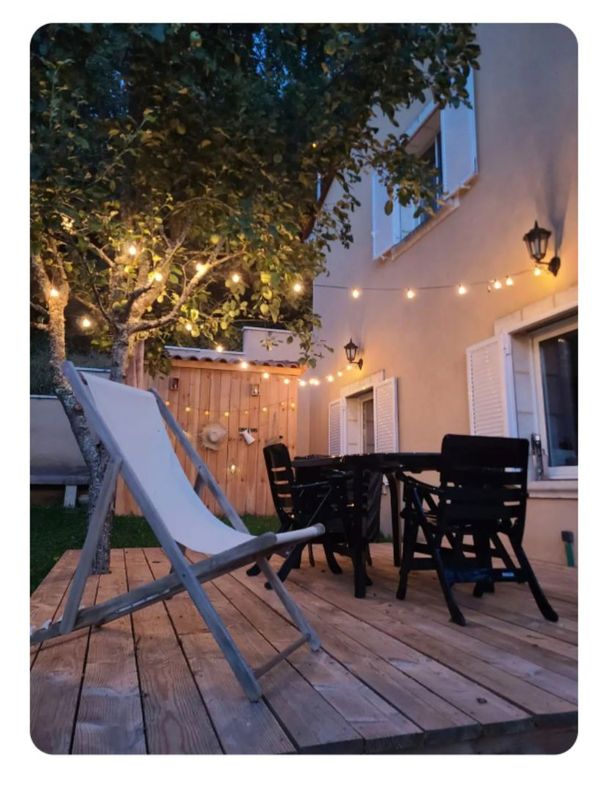 Maisonnette indépendante avec jardin et terrasse, accès direct à la forêt, proche de la ville