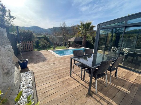 Maison avec piscine et vue sur les vignes