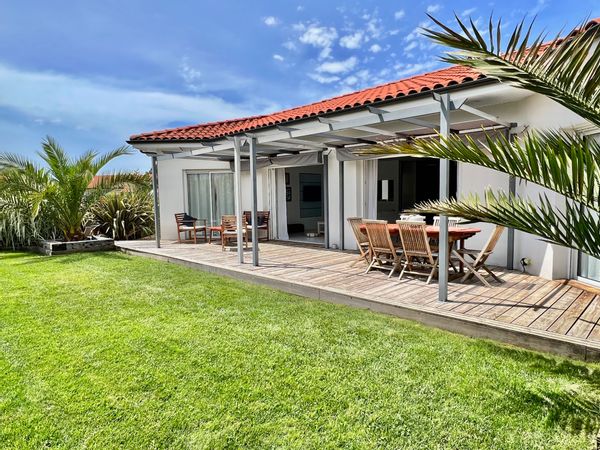 Villa moderne avec piscine, proche des plages et des lacs