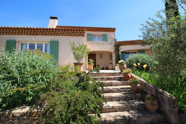 Looking for an exchange with Singapore christmas 2025. House in the South of France close to Verdon