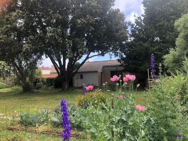 Petite maison de charme dans un jardin du quartier historique de Noirmoutier