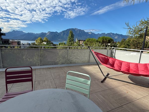 La chambre privée de Claudia avec terrasse et vu sur lac et montagnes