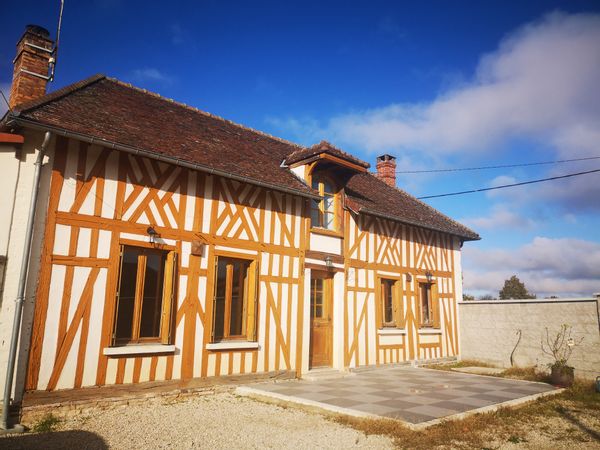Maison typiquement champenoise entre ville et campagne.