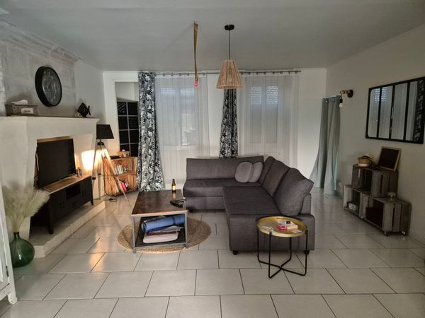 Maison en pierres avec charme et simplicité
