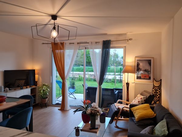 Appartement neuf idéalement situé au calme à 1,3km de l'océan atlantique. 2 parkings et jardinet