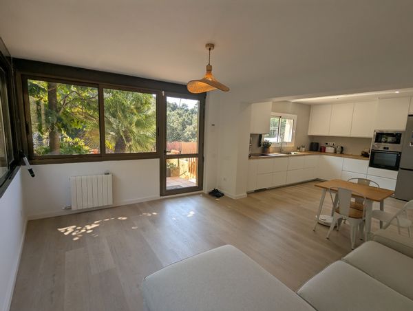 Maison dans la forêt, tout près de Barcelone (15 min en voiture ou 30 min en transports)
