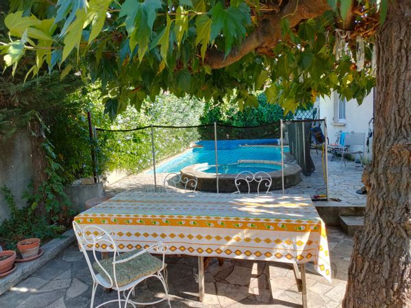 Maison avec jardin ombragé et piscine au coeur de Gigean