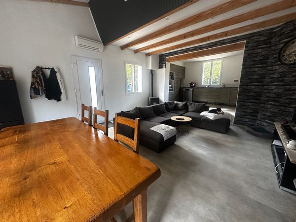 Villa au calme entre vignes et forêt.