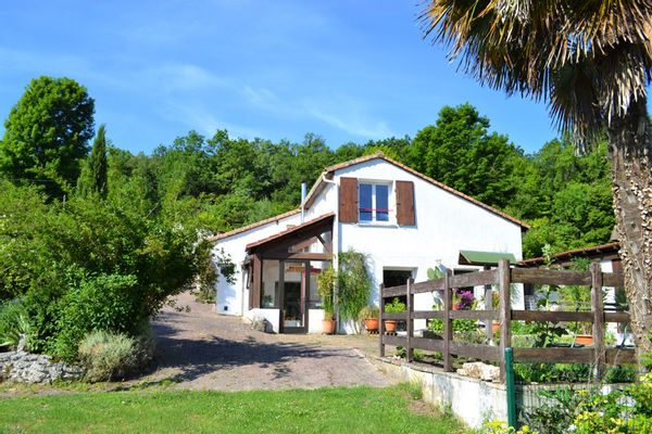 Maison familiale dans la nature nature avec jardin près d’Angoulême – calme et lumineuse