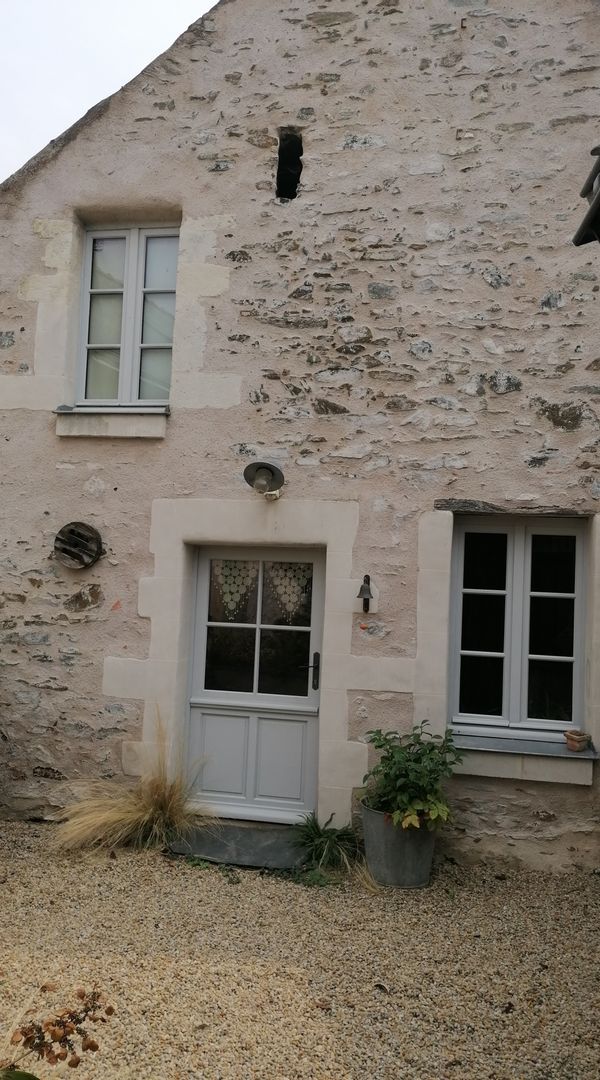 La maison de Patrice Petit nid dans un charmant hameau à 50 m de la Loire, région angevine.