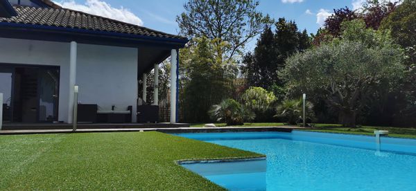 Maison d’architecte 6ch/5sdb, piscine chauffée, havre de calme près du lac et de Toulouse