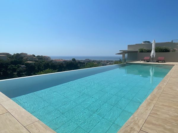 F3, splendide vue mer, terrasse, piscine sur la Côte d’Azur à côté de Nice.