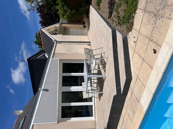 Grande maison lumineuse avec piscine, toute proche d'Angers et de Terra Botanica.