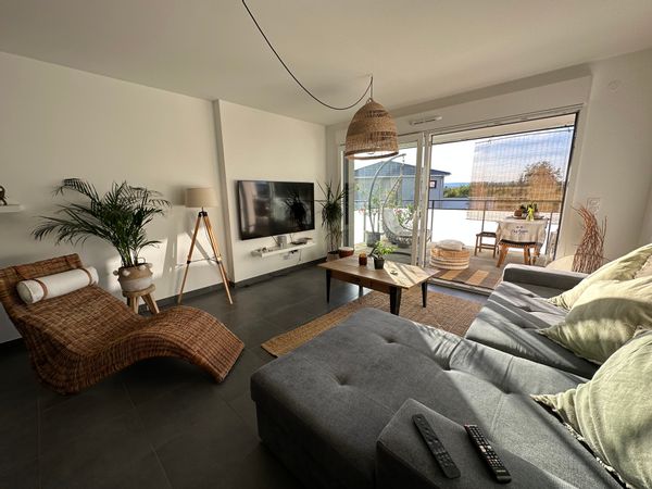 Mon appartement est décoré avec goût et il privilégie une grande terrasse d’environ 30 m²