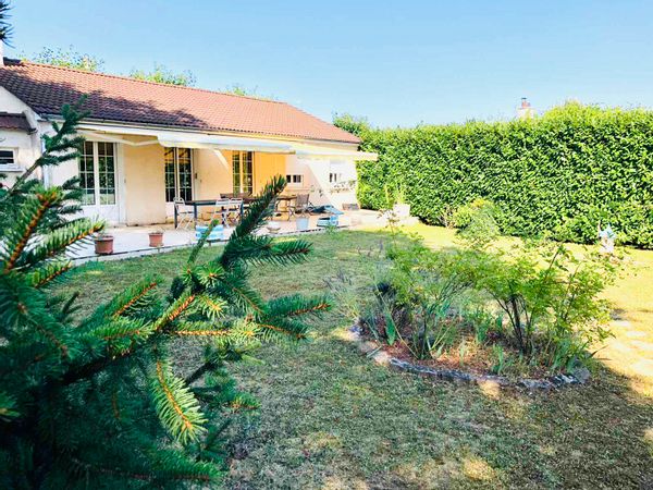 Hello everybody!You want to stay at least 3 weeks in a nice place near Paris,house accessible 4All !