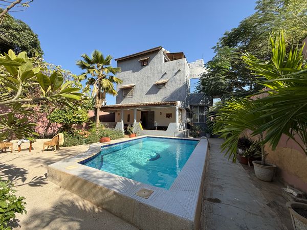Maison spacieuse avec plusieurs chambres à La Somone