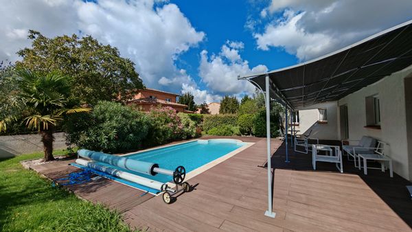 Maison 4 chambres avec grand jardin et piscine à deux pas du Canal du Midi.