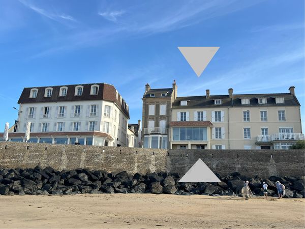 Vue mer 180deg de toutes les pièces de vie.  Au coeur de l’historique Port Artificiel.