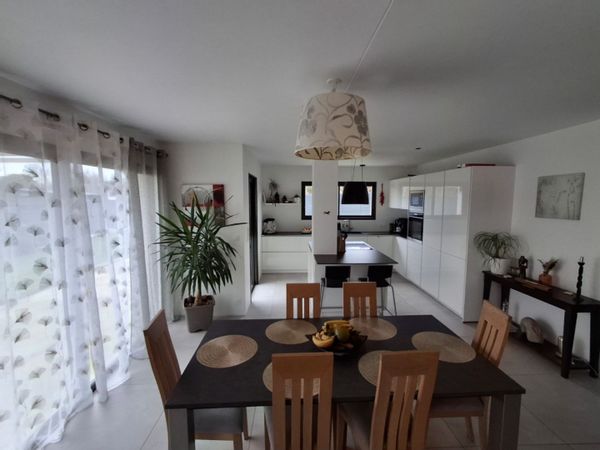 Maison 6 personnes située dans le centre ville d'une petite commune à 20 minutes de RENNES.