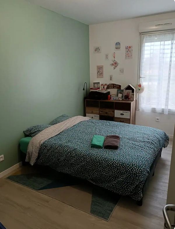 Chambre au 1er étage d'une maison avec jardin sur le bassin d'arcachon