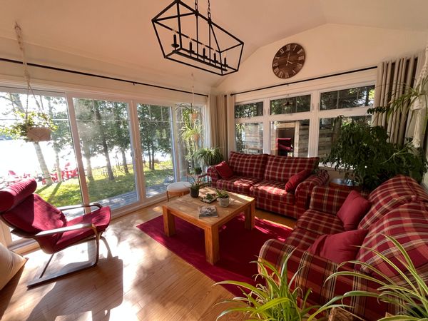 Maison au bord du lac (à 30 min d’un centre urbain)