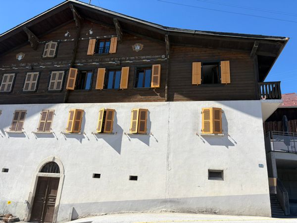 Appartement de charme dans une ancienne maison en Valais au coeur des Alpes Suisses